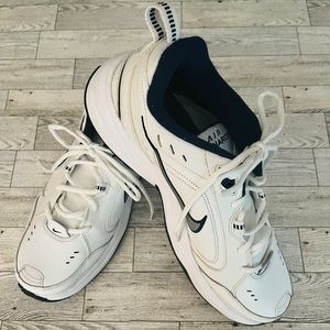 Mens Sz 10.5 Nike Air Monarch tennis shoes